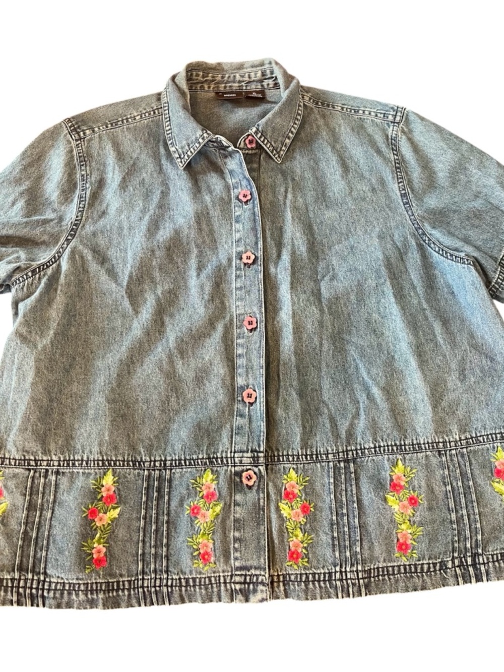 Vintage Y2K Erika Blue Denim Embroidered Flowers Button Down size xl